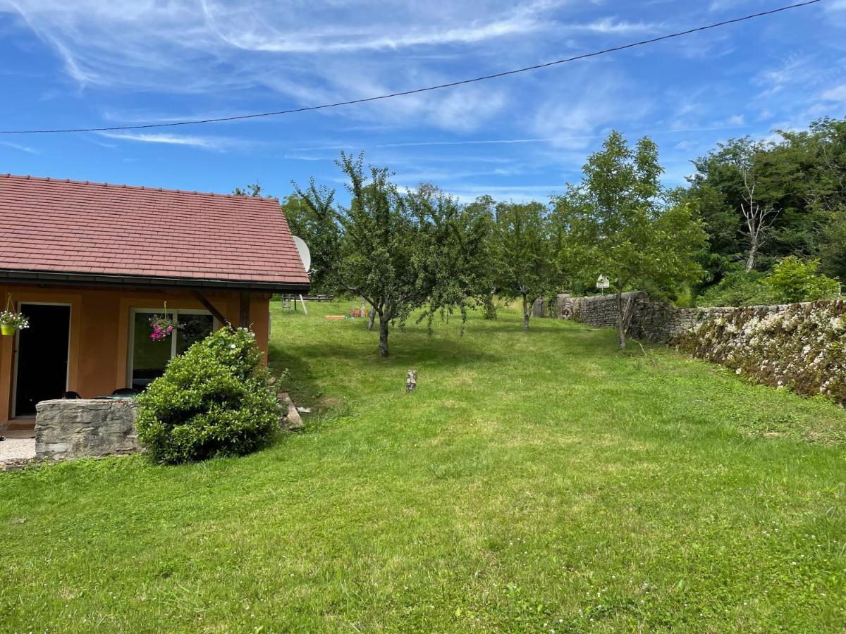MontmorotLa Ferme De Montard住宿加早餐旅馆 外观 照片