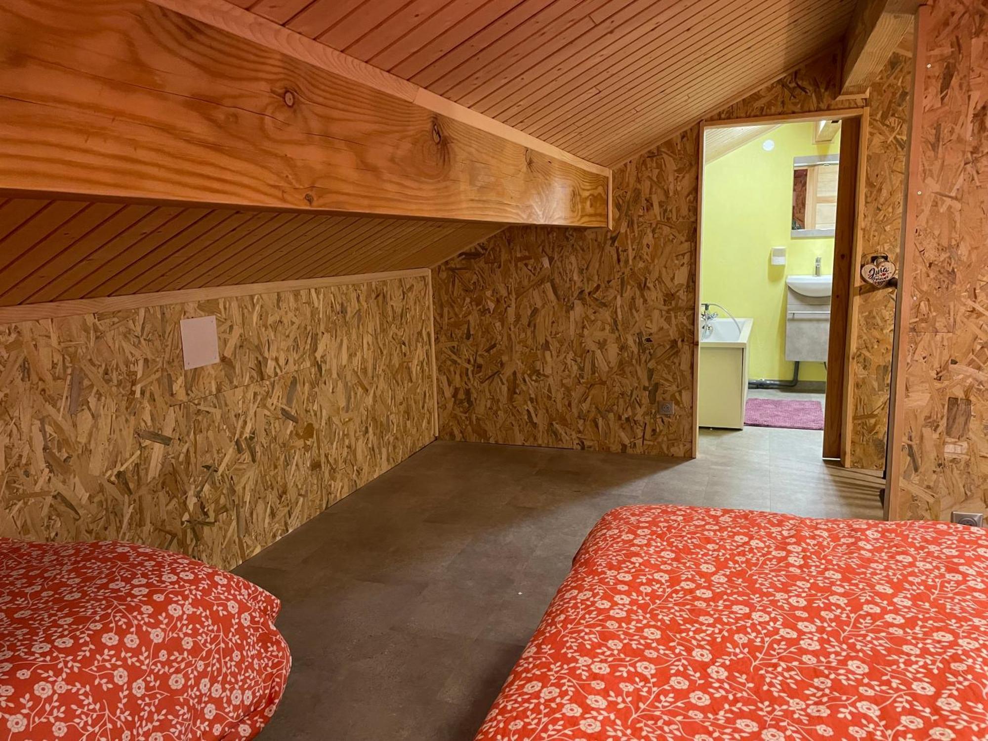 MontmorotLa Ferme De Montard住宿加早餐旅馆 外观 照片