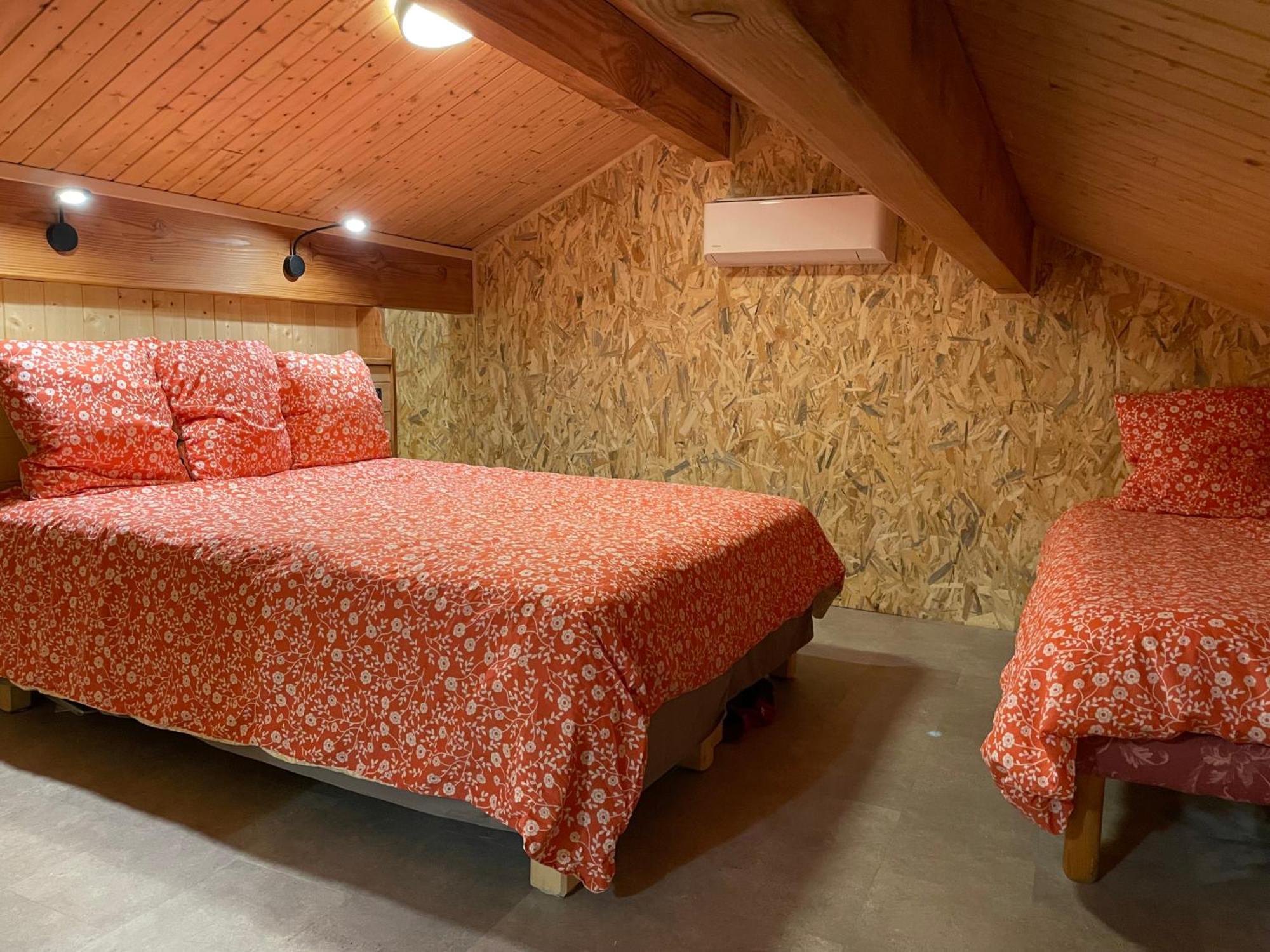 MontmorotLa Ferme De Montard住宿加早餐旅馆 外观 照片