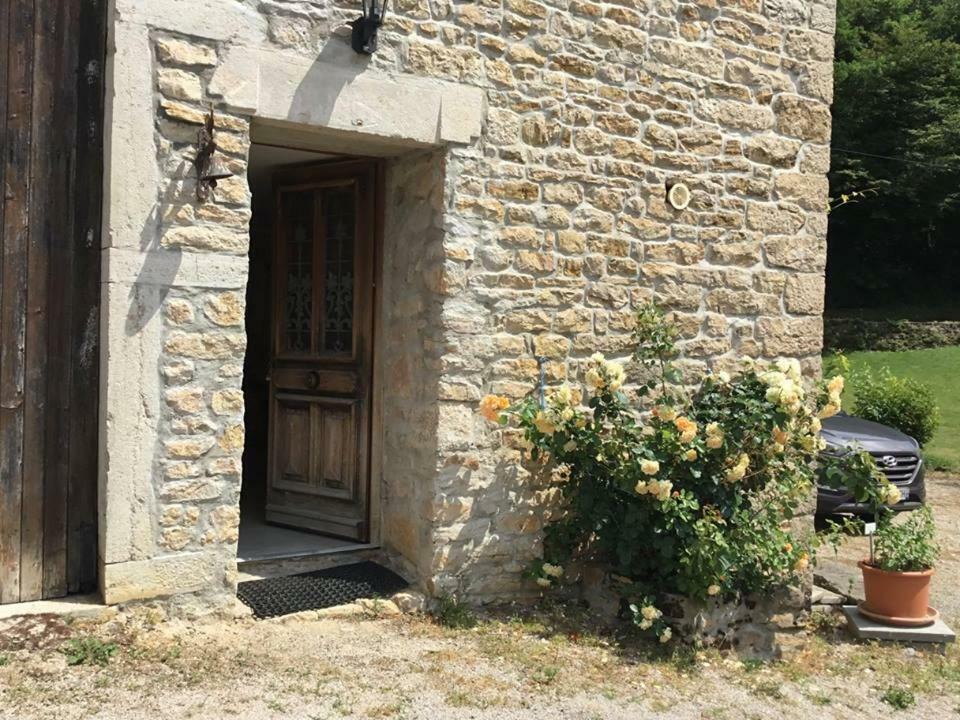 MontmorotLa Ferme De Montard住宿加早餐旅馆 外观 照片